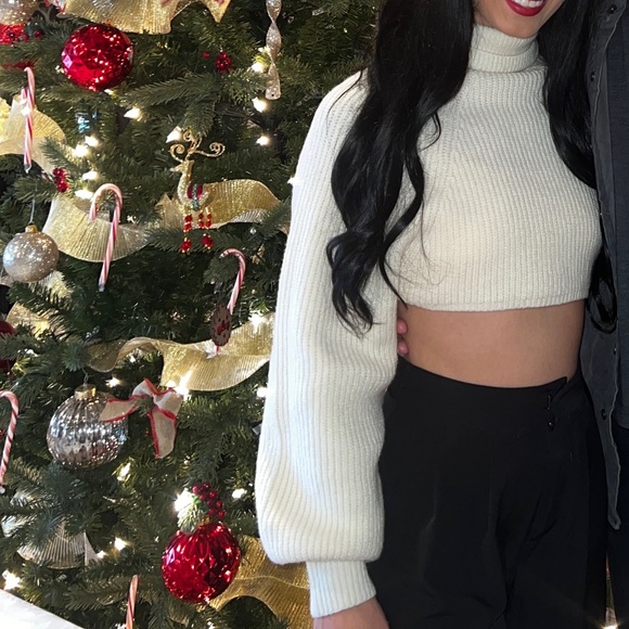 Cream whiteish crop top - Picture 1 of 2